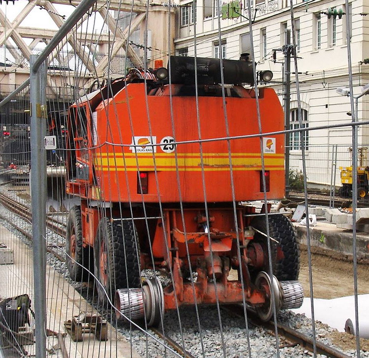 CASE 788 PRR (2016-10-26 gare Paris Est) Colas Rail F 6200045 (7).jpg