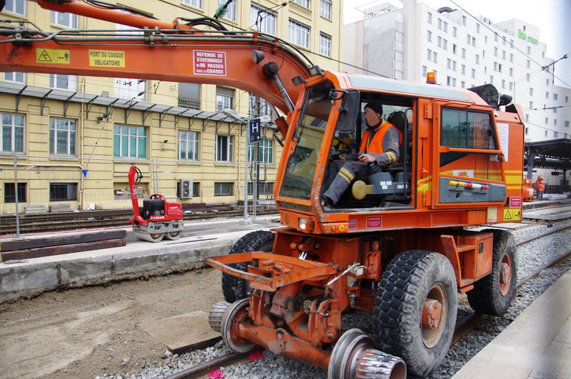 CASE 788 PRR (2016-10-26 gare Paris Est) Colas Rail F 6200045 (5).jpg