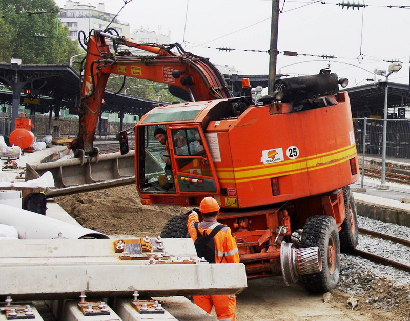 CASE 788 PRR (2016-10-26 gare Paris Est) Colas Rail F 6200045 (16).jpg