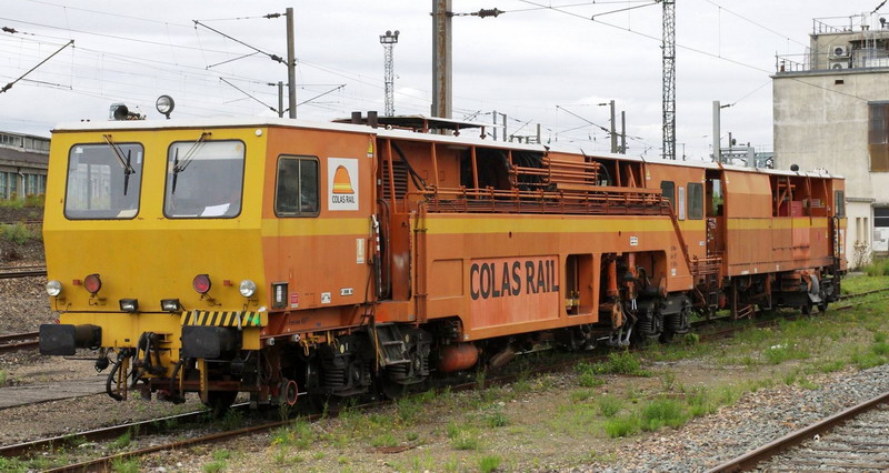 99 87 9 124 504-1 - 108-275 FRP (2013-08-12 gare de Saint Quentin) Colas Rail (11).jpg