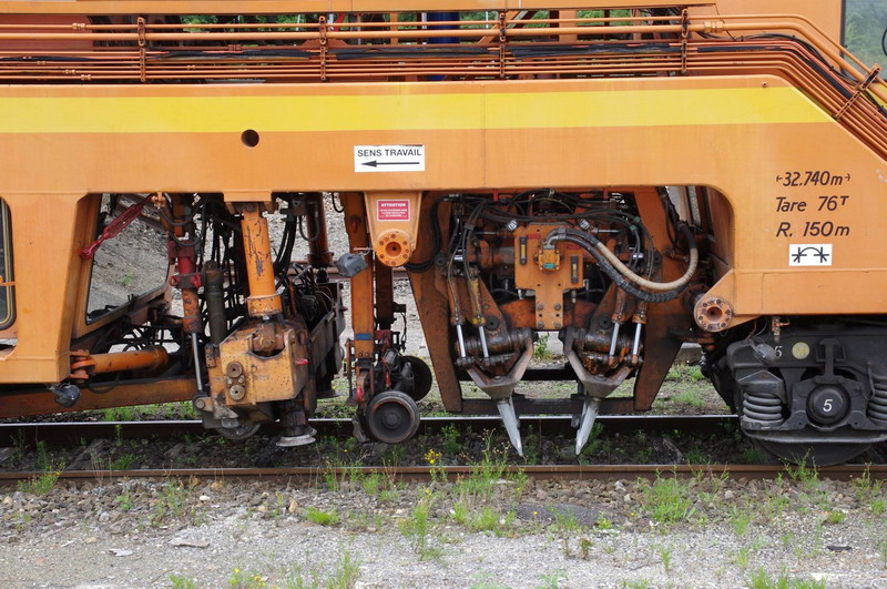 99 87 9 124 504-1 - 108-275 FRP (2013-08-12 gare de Saint Quentin) Colas Rail (18).jpg