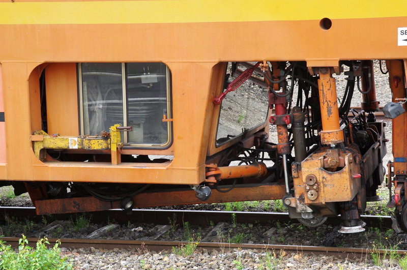 99 87 9 124 504-1 - 108-275 FRP (2013-08-12 gare de Saint Quentin) Colas Rail (17).jpg