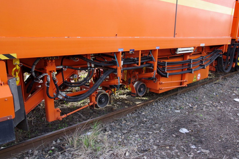 99 87 9 122 522-5 - 108-32 U (2013-05-13 gare de Saint Quentin) Colas Rail (8).jpg