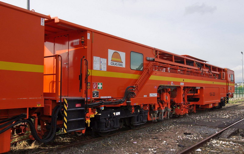 99 87 9 122 522-5 - 108-32 U (2013-05-13 gare de Saint Quentin) Colas Rail (10).jpg