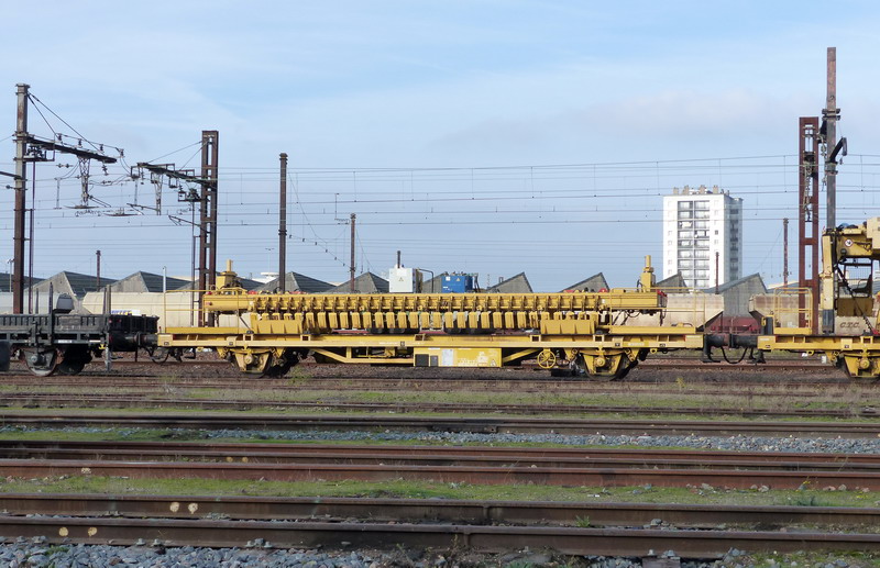 99 87 359 516-1 (2016-11-27 porte Traveleuse TCH 30 (1).jpg