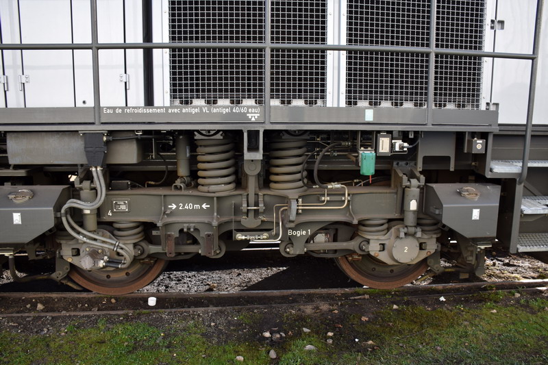 G 1206 BB 100 1377 (2016-12-27 SPDC) Livrée verte 1377 ex 61013 (5).jpg