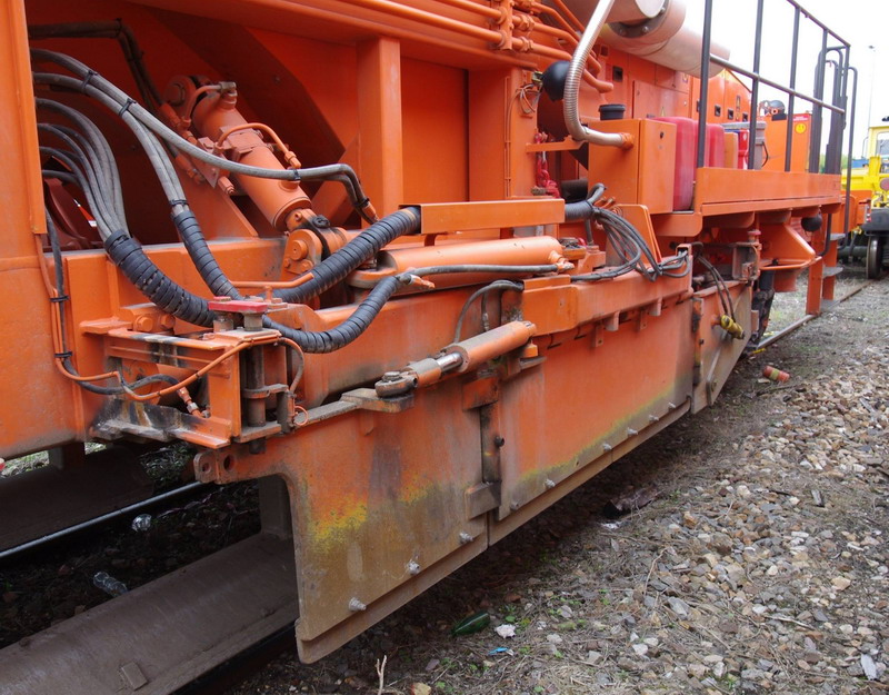 99 87 9 125 522-2 (2013-05-13 gare de Saint Quentin) R21 Colas Rail (9).jpg