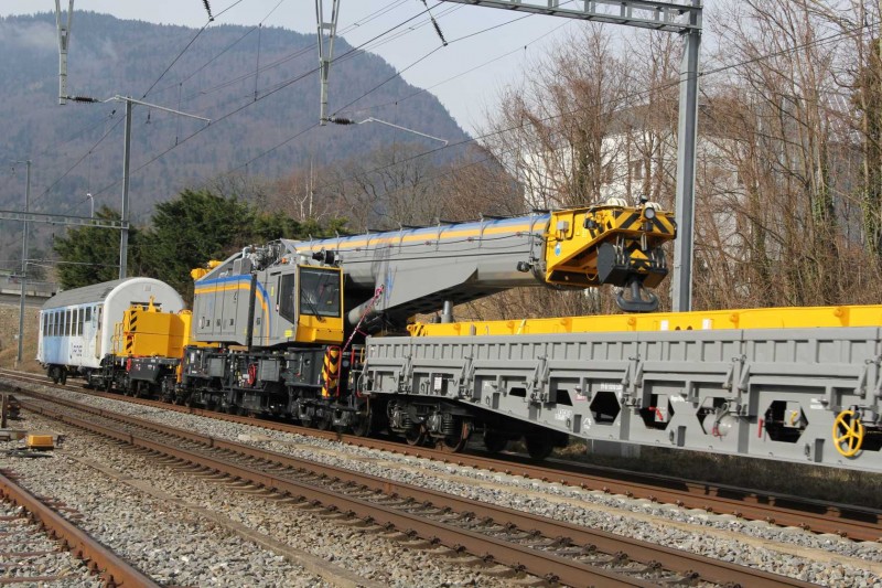 IMG_9767_CFF_Re_44_II_11153_Tr_97908_LS_BI_Transfert_Grue_KIROW_SNCF_Marchandise_Boudry_03-03-2017_NMS.JPG