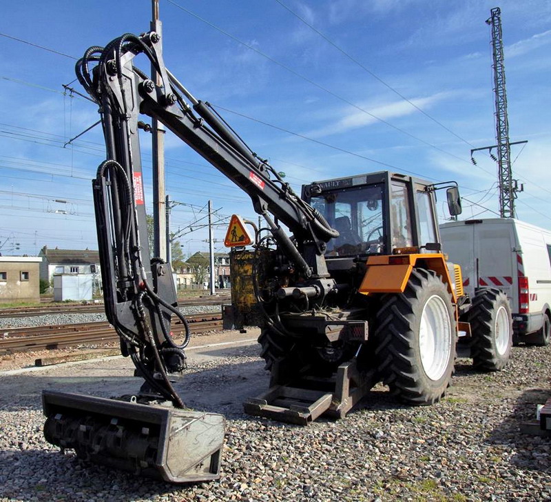 Renault R7922 (2017-03-30 Tergnier) SNCF-AM Lorry 6 (4).jpg