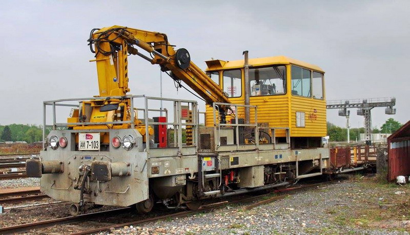 99 87 9 285 203-5 (2017-05-05 gare de Laon) DU 84 C 7.103 AM (1).jpg