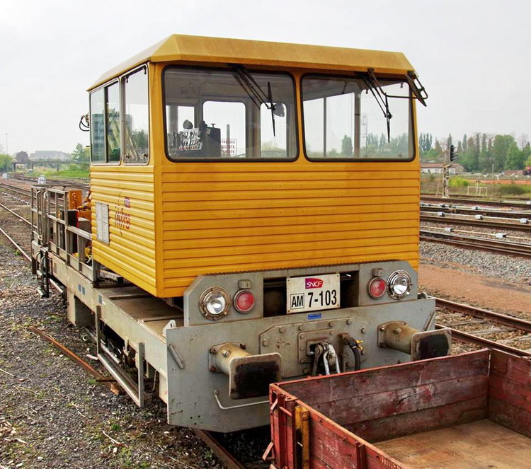 99 87 9 285 203-5 (2017-05-05 gare de Laon) DU 84 C 7.103 AM (8).jpg