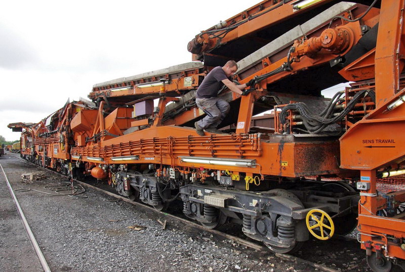 99 87 9 114 501-9 RM 900 HD 100 AHM (2013-06-12 Laon) Colas Rail (39).jpg