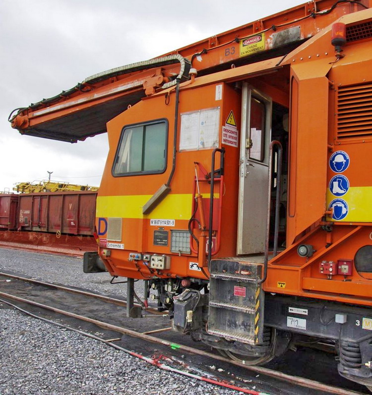 99 87 9 114 501-9 RM 900 HD 100 AHM (2013-06-12 Laon) Colas Rail (69).jpg