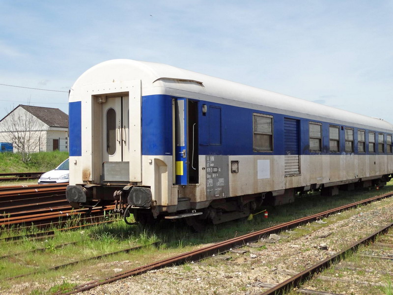 80 87 979 3 008-4 Uas H55 0 F SNCF-MN (2017-05-17 Nuit sous Raviéres) (2).jpg