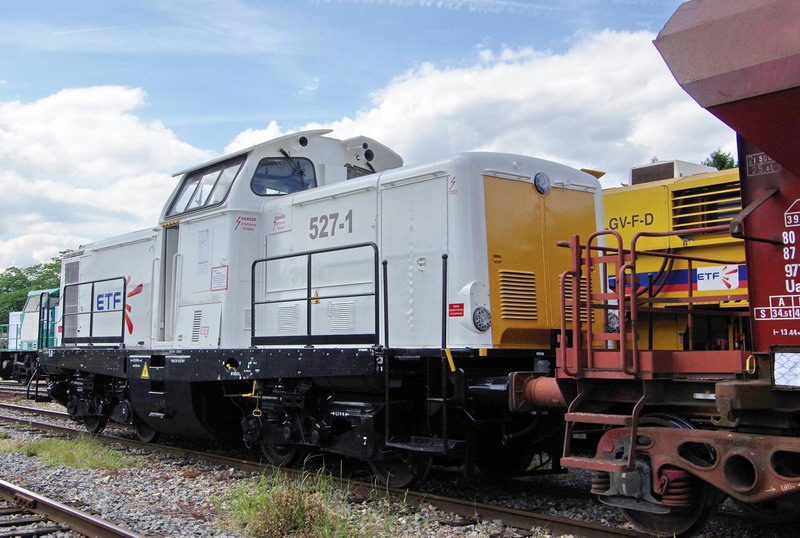 99 87 9 182 527-1 (2017-05-31 Gare de Laon) V211 N°69 ETF (4).jpg