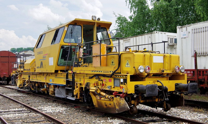 99 87 9 128 055-0 Combi 20 n°20005 (2017-06-02 Laon) SNCF-AM ex 9.353 (1).jpg