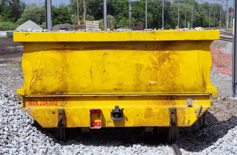 Lorry I&L Railtraillers (2017-06-07 gare de Menin) Witte-Vandecaeye (12).jpg