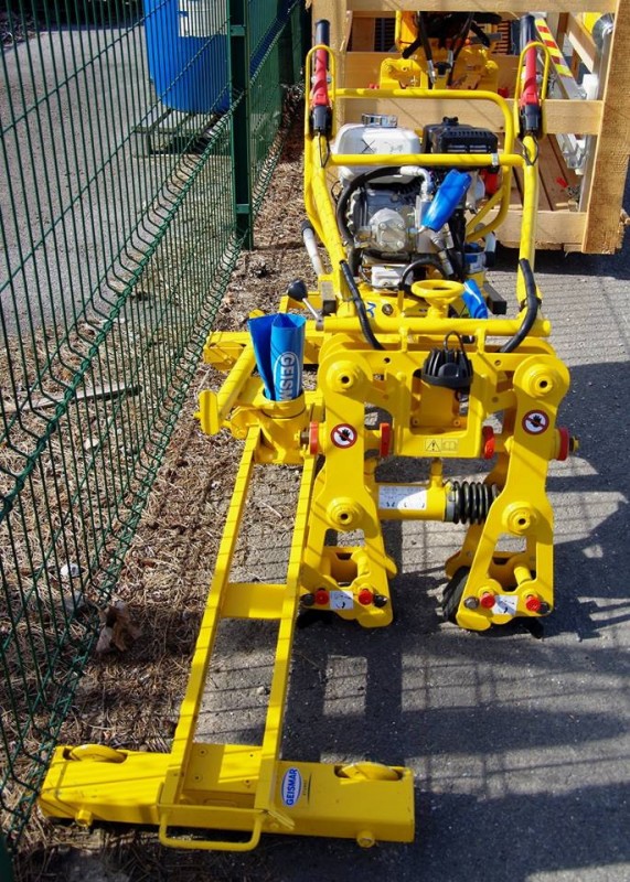 Clipseuse AP3 Geismar-Stumec (2017-07-07 Tergnier) SNCFR (6).jpg