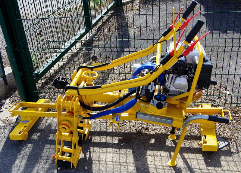 Clipseuse AP3 Geismar-Stumec (2017-07-07 Tergnier) SNCFR (5).jpg