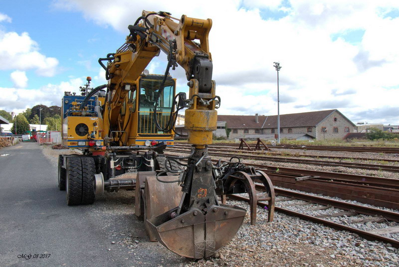 VaiaCar 704FR (2017-08-13 gare de Limoges Montjouis) Aquitaine Rail (3).jpg