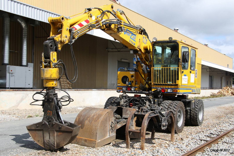 VaiaCar 704FR (2017-08-13 gare de Limoges Montjouis) Aquitaine Rail (1).jpg