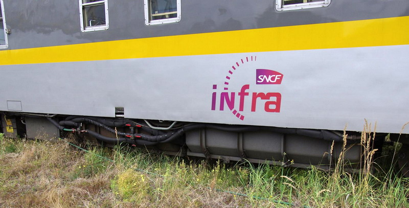 60 87 99 69 133-2 F-SNCF SU (2017-08-08 Tergnier) (4).jpg