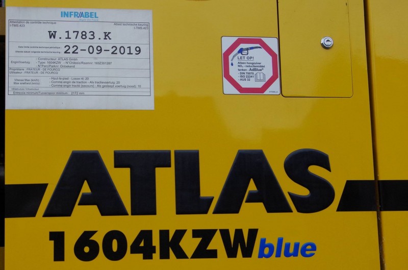 Atlas 1604 KZW blue (2017-09-07 gare de Henin) Frapeur de Pourcq (7).jpg