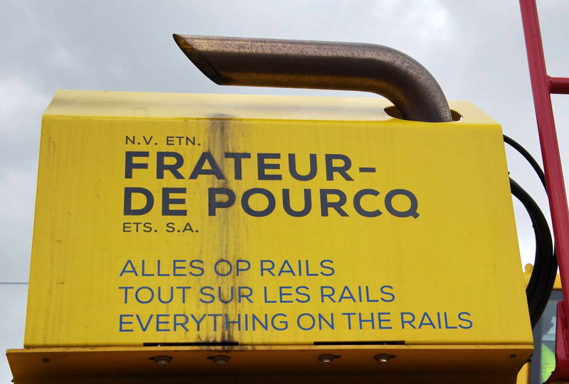 Atlas 1604 KZW blue (2017-09-07 gare de Henin) Frapeur de Pourcq (6).jpg
