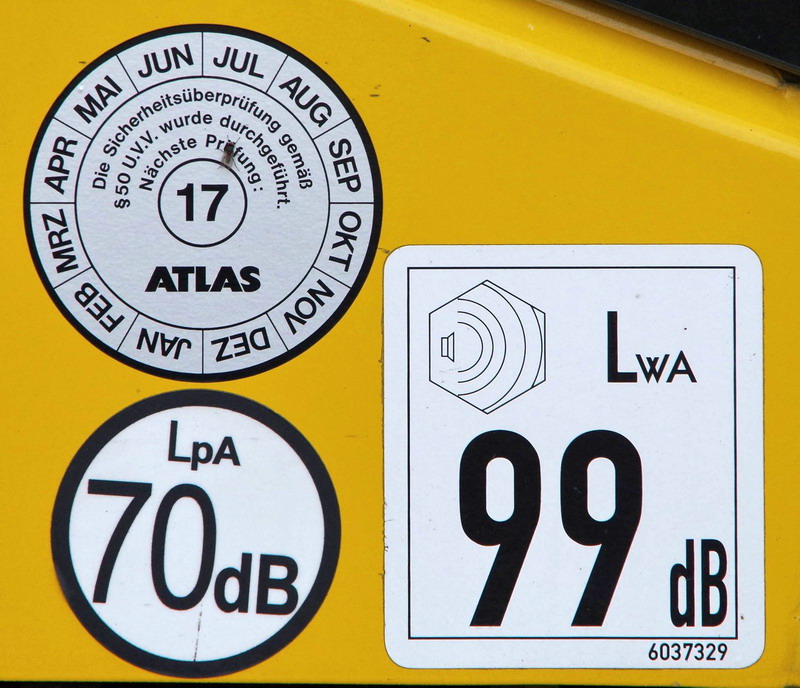 Atlas 1604 KZW blue (2017-09-07 gare de Henin) Frapeur de Pourcq (9).jpg