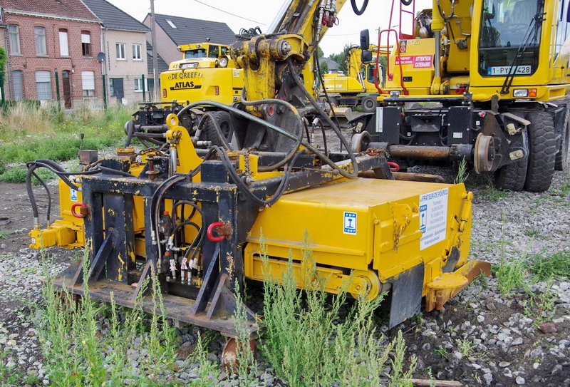 Atlas 1604 KZW blue (2017-09-07 gare de Henin) Frapeur de Pourcq (19).jpg