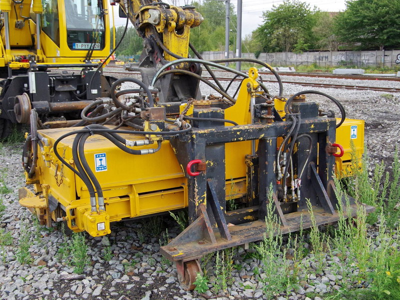 Atlas 1604 KZW blue (2017-09-07 gare de Henin) Frapeur de Pourcq (18).jpg