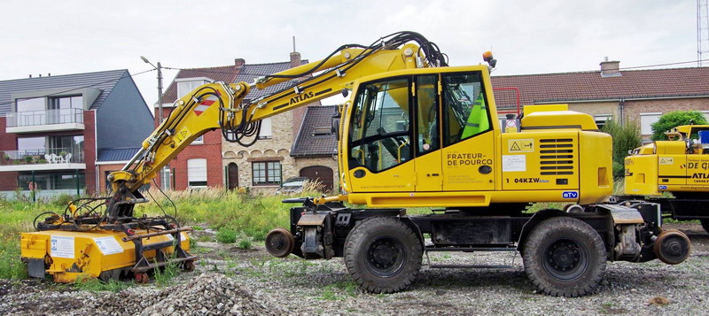 Atlas 1604 KZW blue (2017-09-07 gare de Henin) Frateur de Pourcq (23).jpg