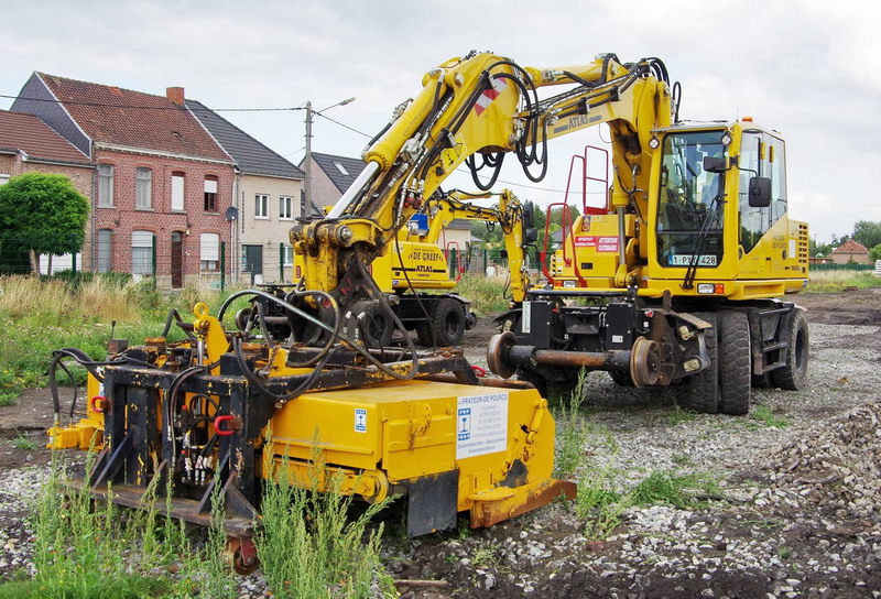 Atlas 1604 KZW blue (2017-09-07 gare de Henin) Frateur de Pourcq (22).jpg