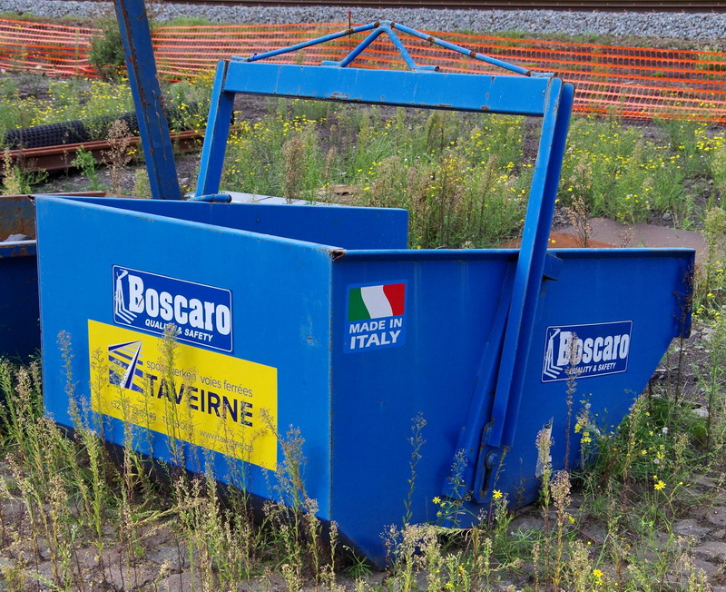 Benne à déchets Boscaro (2017-09-07 gare de Henin) Taveirne (1).jpg