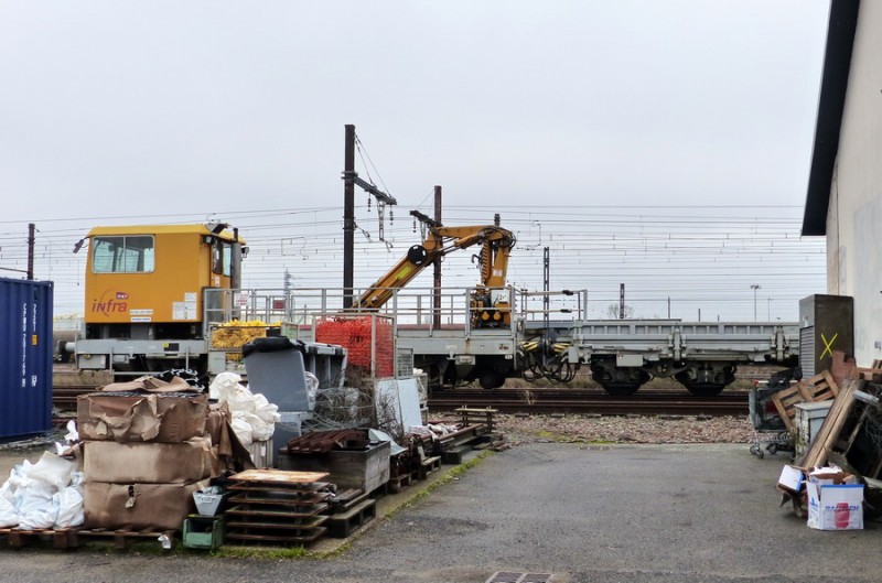 99 87 9 286 005-3 DU 85 LGV (2017-12-17 Infrapôle LGV A SPDC) (1).jpg