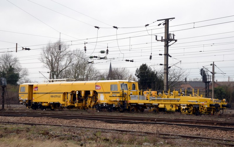 99 87 9 124 042-2 - 108-275 LC (2018-01-27 Somain) SNCF RESEAU Infralog Nord (1).jpg