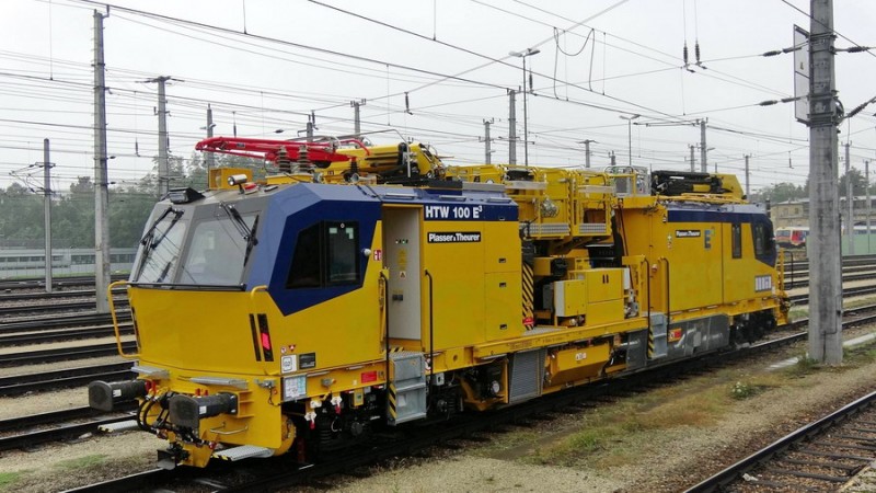 Plasser & Theurer HTW 100E3 (2017-09-01 gare de St Plten Autriche) (1).jpg