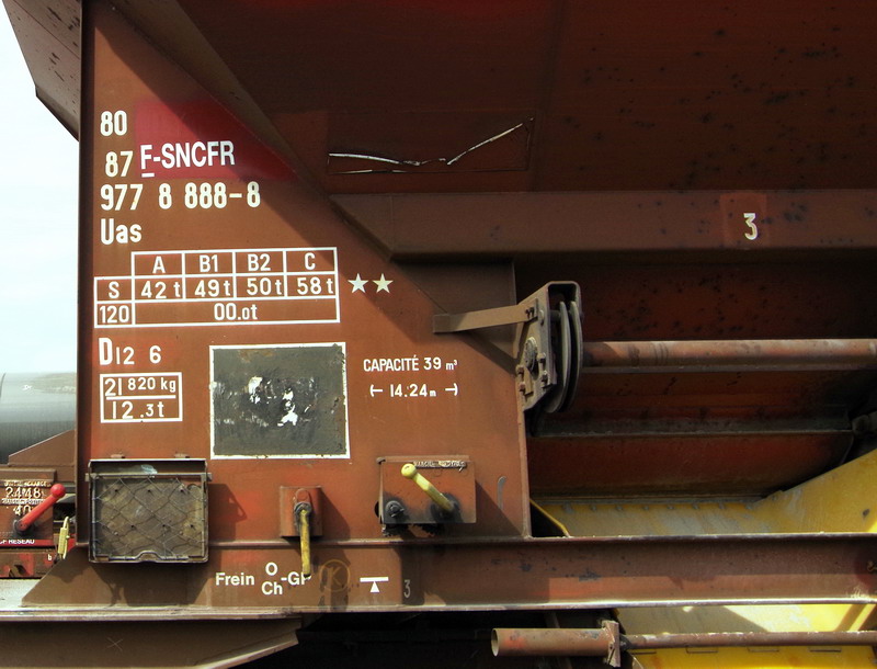80 87 977 8 888-8 Uas D12 6 F-SNCFR (2018-04-24 Laon) (2).jpg