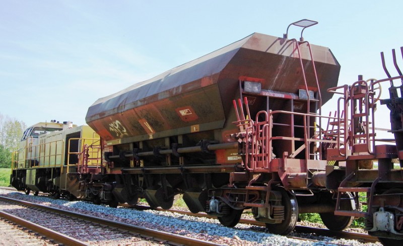 80 87 977 9 630-3 Uas D12 6 F-SNCFR (2018-04-20 Hombleux) (1).jpg (159.29 Kio) Vu 624 fois 80 87 977 9 630-3 Uas D12 6 F-SNCFR (2018-04-20 Hombleux) (1).jpg