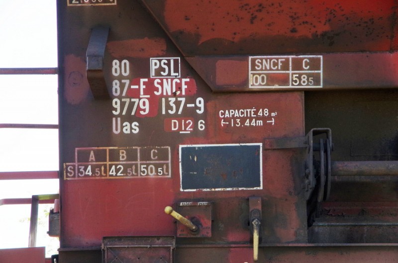 80 87 977 9 137-9 Uas D12 6 F-SNCF-PSL (2018-04-20 Monbleux PK 53,950) (2).jpg