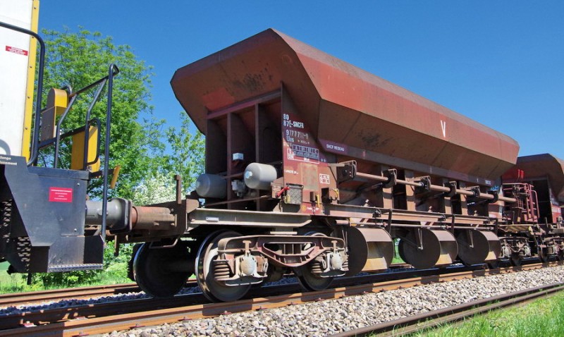 80 87 977 7 732-9 Uas D12 6 F-SNCFR (2018-05-08 PKn°71 à Jussy) (1).jpg (185.14 Kio) Vu 738 fois 80 87 977 7 732-9 Uas D12 6 F-SNCFR (2018-05-08 PKn°71 à Jussy) (1).jpg