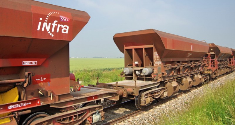 80 87 977 7 720-4 Uas D12 6 F SNCF-PSL (2018-06-04 Marcelcave).jpg