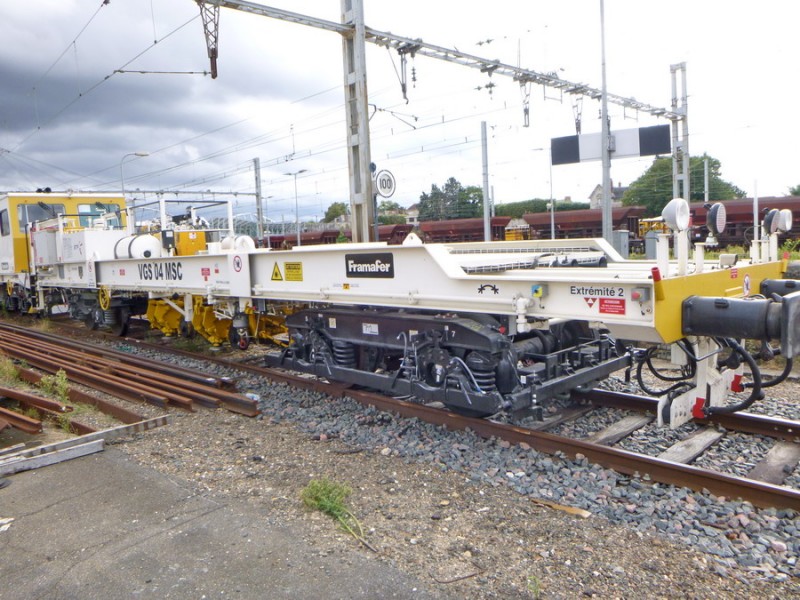 99 87 9 326 502-1 (2018-08-13 gare de Blois) RGT35-2B & VGS04MSC (7).jpg