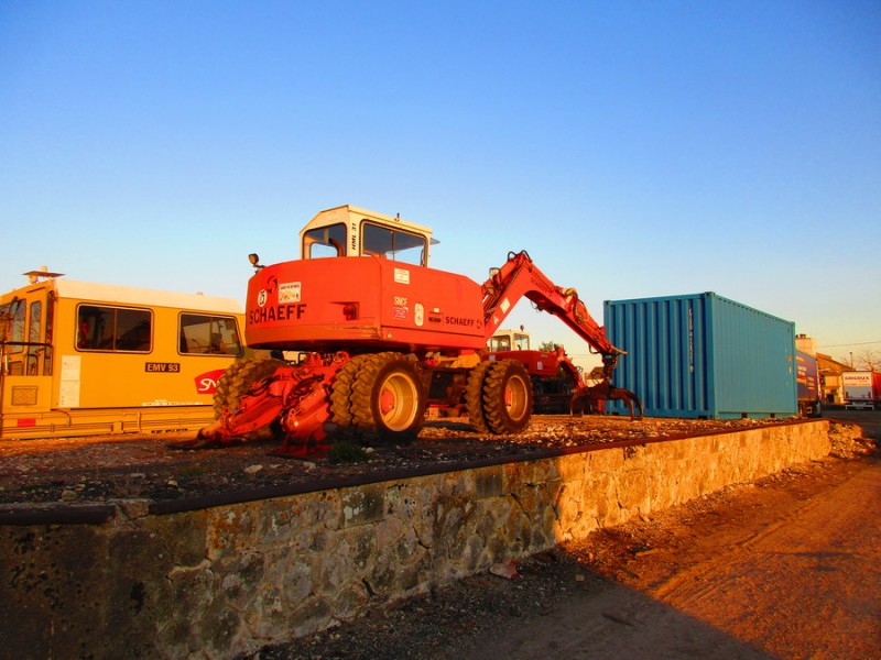 Schaeff HML 31 quai haut 1.jpg (200.29 Kio) Vu 5694 fois Schaeff HML 31 quai haut 1.jpg