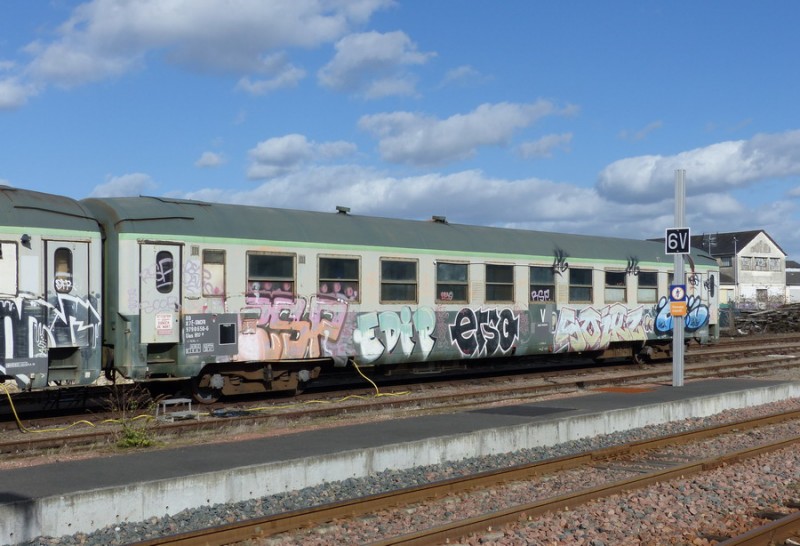 80 87 979 0 650-6 Uas H55 0 F-SNCFR (2019-03-11 gare de Joué-les-Tours) (1).jpg (184.75 Kio) Vu 8522 fois 80 87 979 0 650-6 Uas H55 0 F-SNCFR (2019-03-11 gare de Joué-les-Tours) (1).jpg