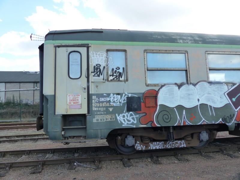 80 87 979 0 650-6 Uas H55 0 F-SNCFR (2019-03-11 gare de Joué-les-Tours) (12).jpg