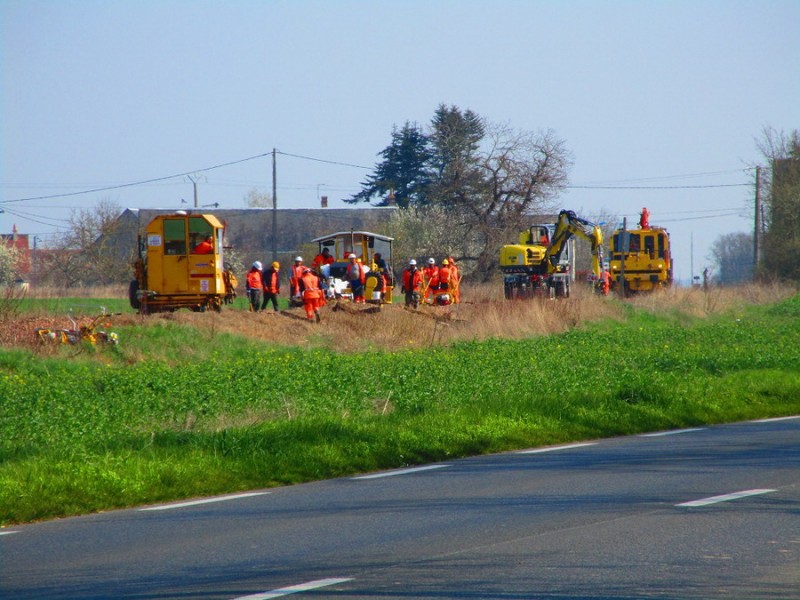 (33) Côté Tours Lorry 16, Lorry 34, Lorry 4 et Bourreuse côté Loches.jpg