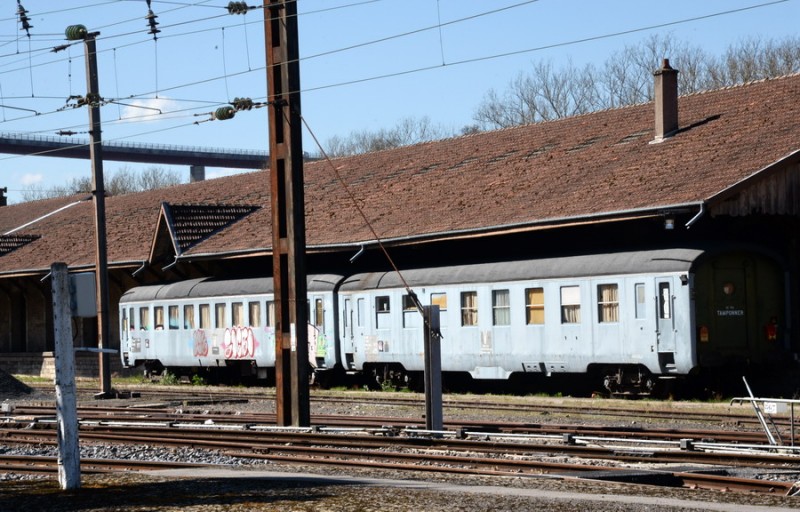 80 87 974 0 731-5 Uas H55 0 SNCF-MN (2019-03-29 Longny) + 974 0 733-1.jpg (218.68 Kio) Vu 3092 fois 80 87 974 0 731-5 Uas H55 0 SNCF-MN (2019-03-29 Longny) + 974 0 733-1.jpg