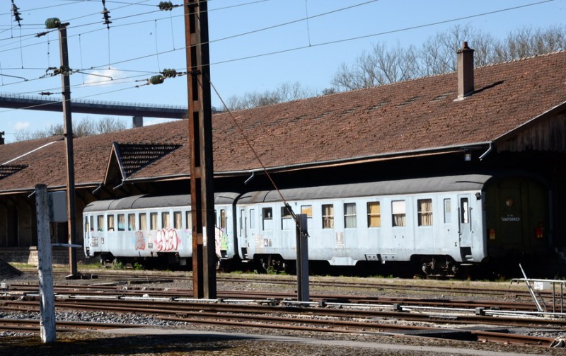 80 87 974 0 733-1 Uas H55 0 SNCF-MN (2019-03-29 Longny) + 974 0 731-5 Ã droite.jpg (211.63 Kio) Vu 1864 fois 80 87 974 0 733-1 Uas H55 0 SNCF-MN (2019-03-29 Longny) + 974 0 731-5 Ã droite.jpg