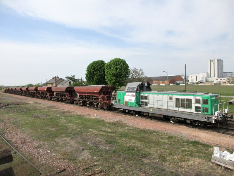 (40) TTX ballast BB 469409 INFRA Dijon Perrigny + 10 trémies Uas + BB 66914 Chalindrey.jpg (204.59 Kio) Vu 11545 fois (40) TTX ballast BB 469409 INFRA Dijon Perrigny + 10 trémies Uas + BB 66914 Chalindrey.jpg